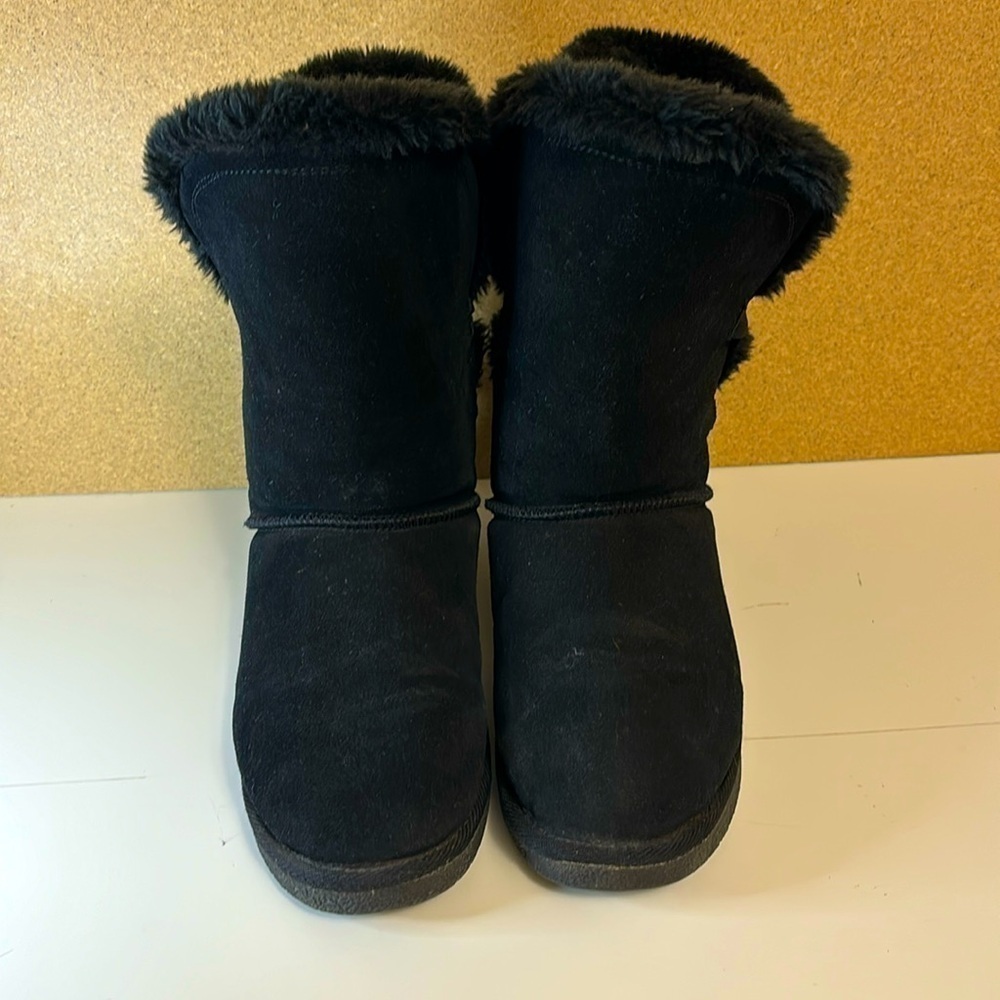 No Surrender size 10 suede leather boots with wool lining.
